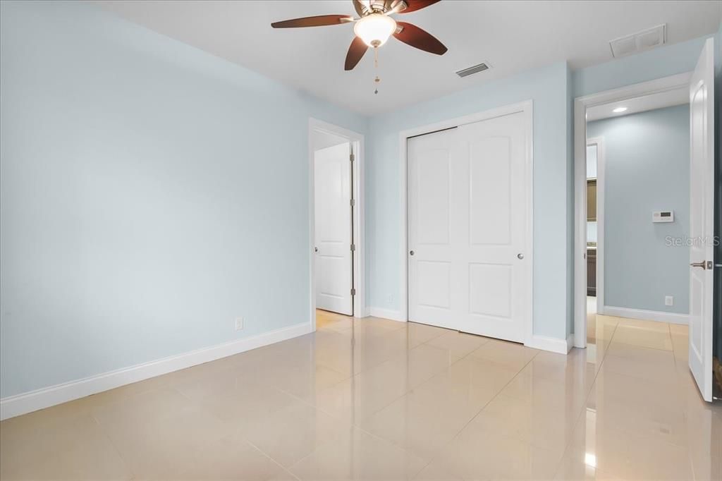 合同活跃: $699,998 (4 贝兹, 3 浴室, 2700 平方英尺)