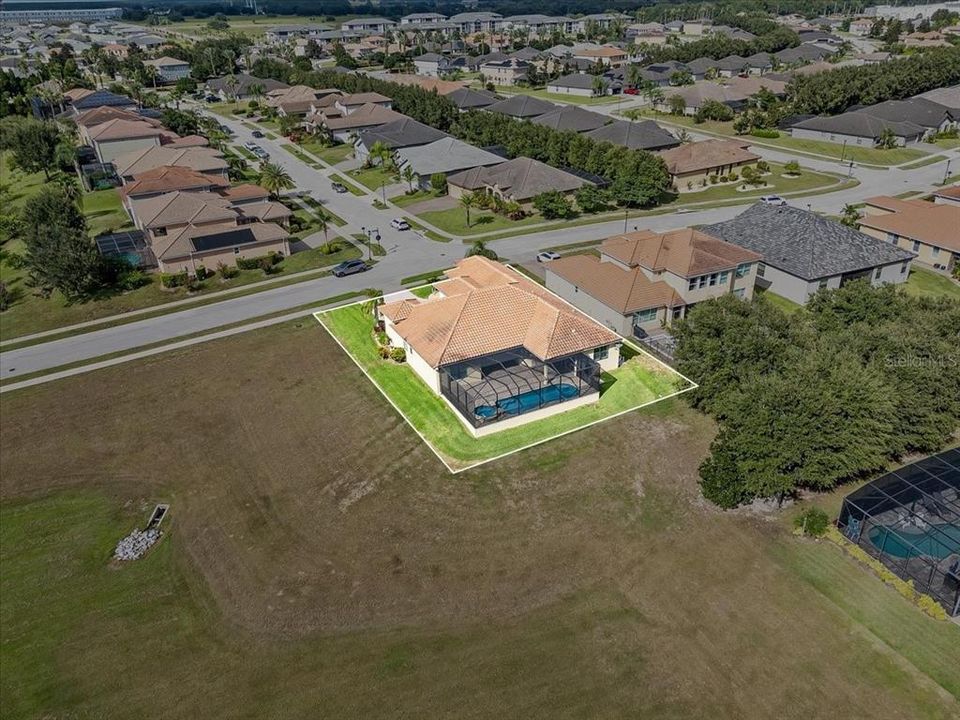 合同活跃: $699,998 (4 贝兹, 3 浴室, 2700 平方英尺)