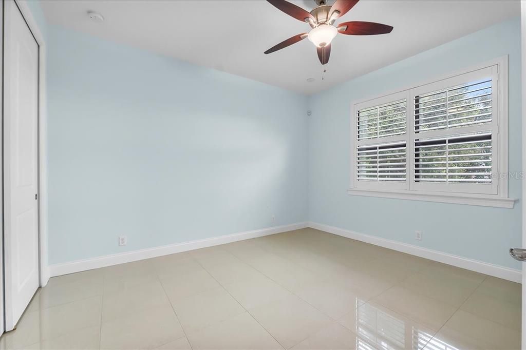 合同活跃: $699,998 (4 贝兹, 3 浴室, 2700 平方英尺)