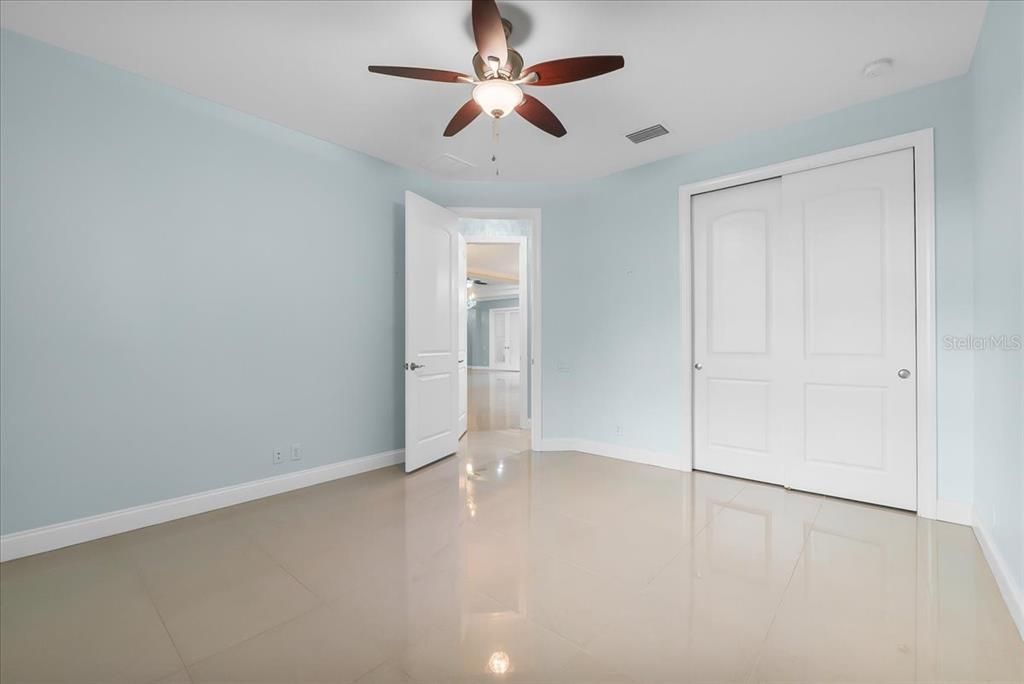 合同活跃: $699,998 (4 贝兹, 3 浴室, 2700 平方英尺)