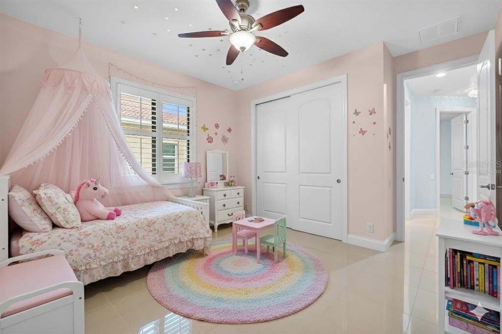 合同活跃: $699,998 (4 贝兹, 3 浴室, 2700 平方英尺)