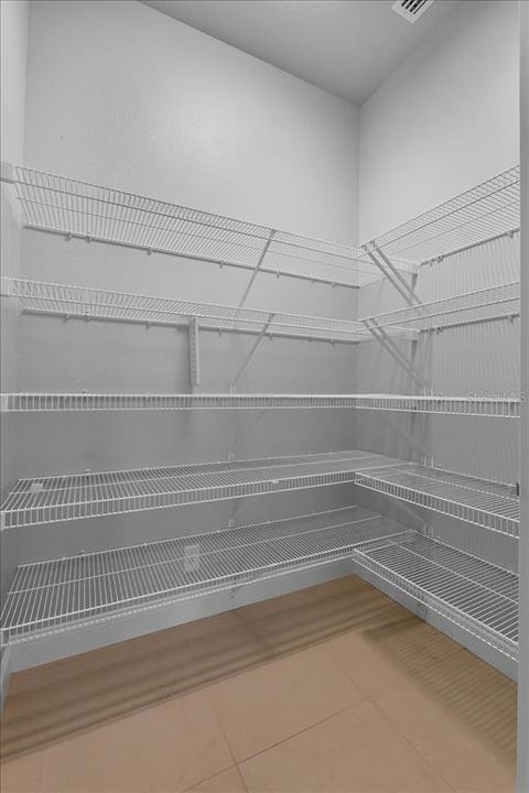 合同活跃: $699,998 (4 贝兹, 3 浴室, 2700 平方英尺)