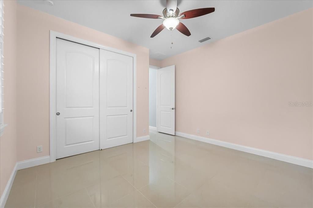 合同活跃: $699,998 (4 贝兹, 3 浴室, 2700 平方英尺)