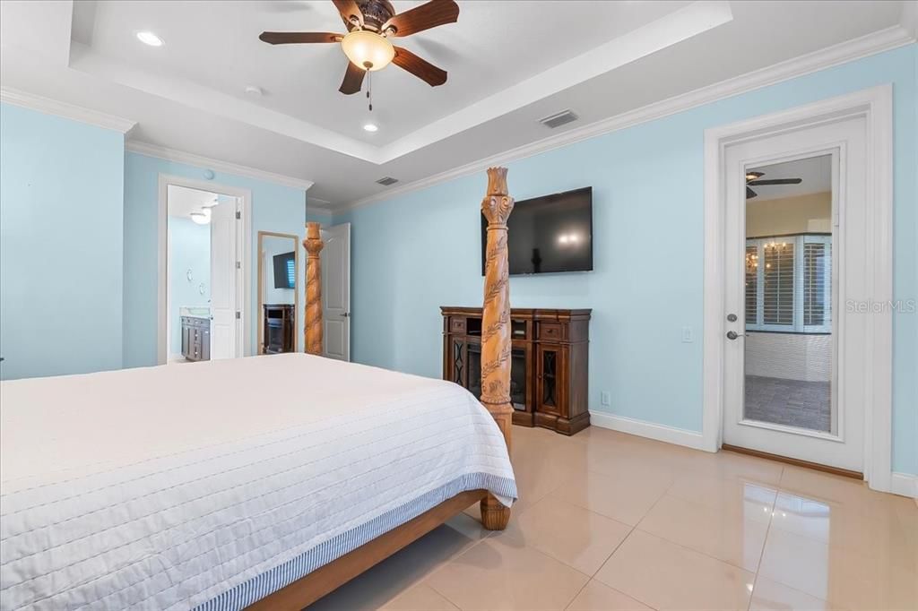 合同活跃: $699,998 (4 贝兹, 3 浴室, 2700 平方英尺)