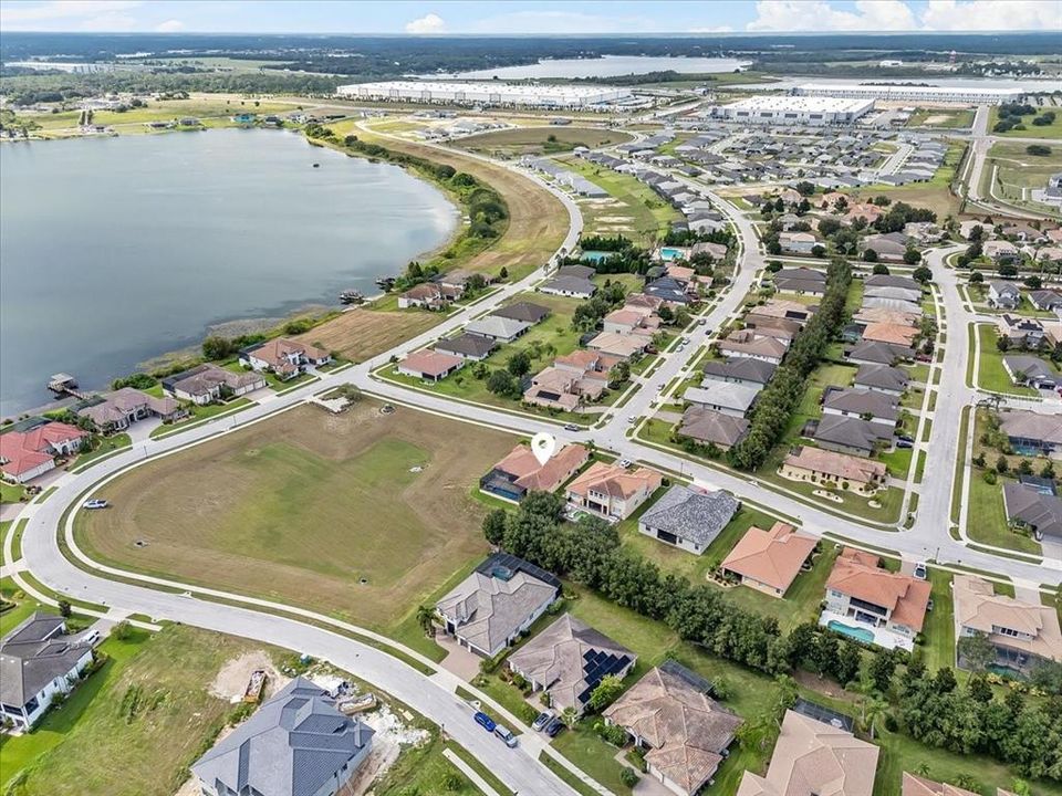 合同活跃: $699,998 (4 贝兹, 3 浴室, 2700 平方英尺)