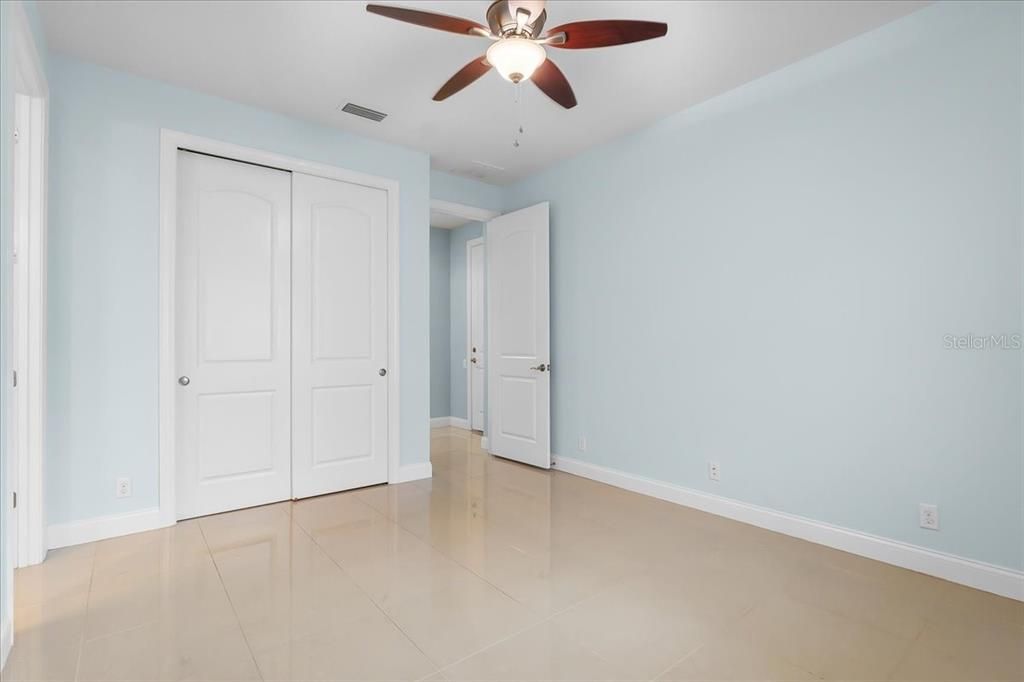 合同活跃: $699,998 (4 贝兹, 3 浴室, 2700 平方英尺)