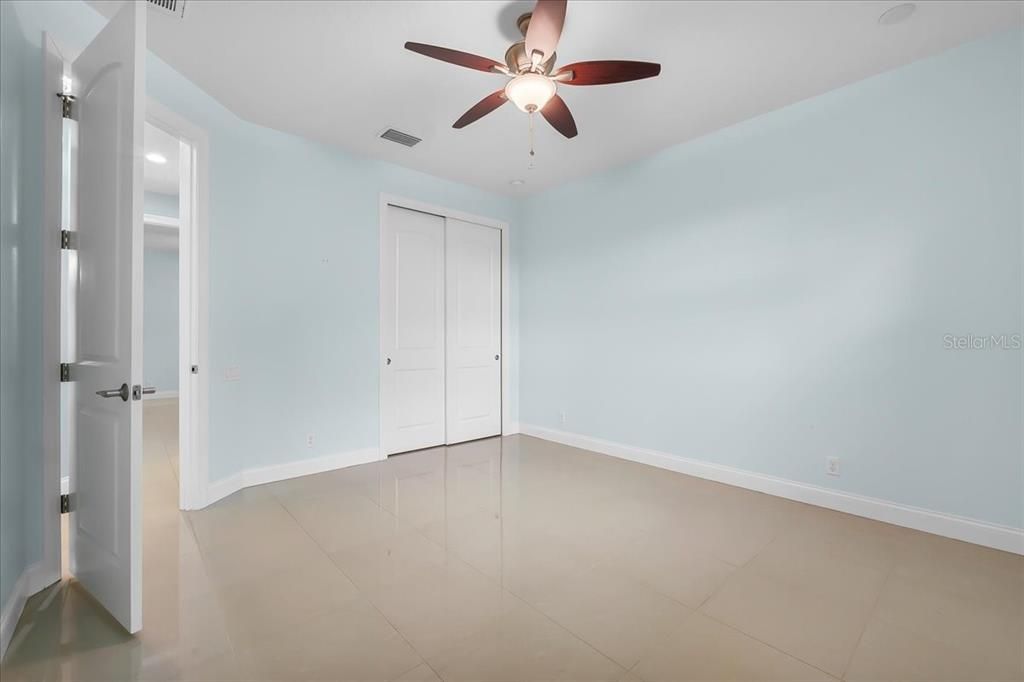 合同活跃: $699,998 (4 贝兹, 3 浴室, 2700 平方英尺)