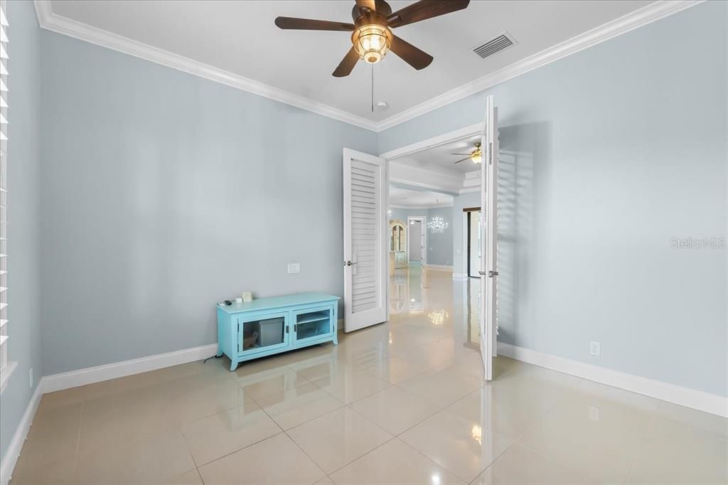 合同活跃: $699,998 (4 贝兹, 3 浴室, 2700 平方英尺)