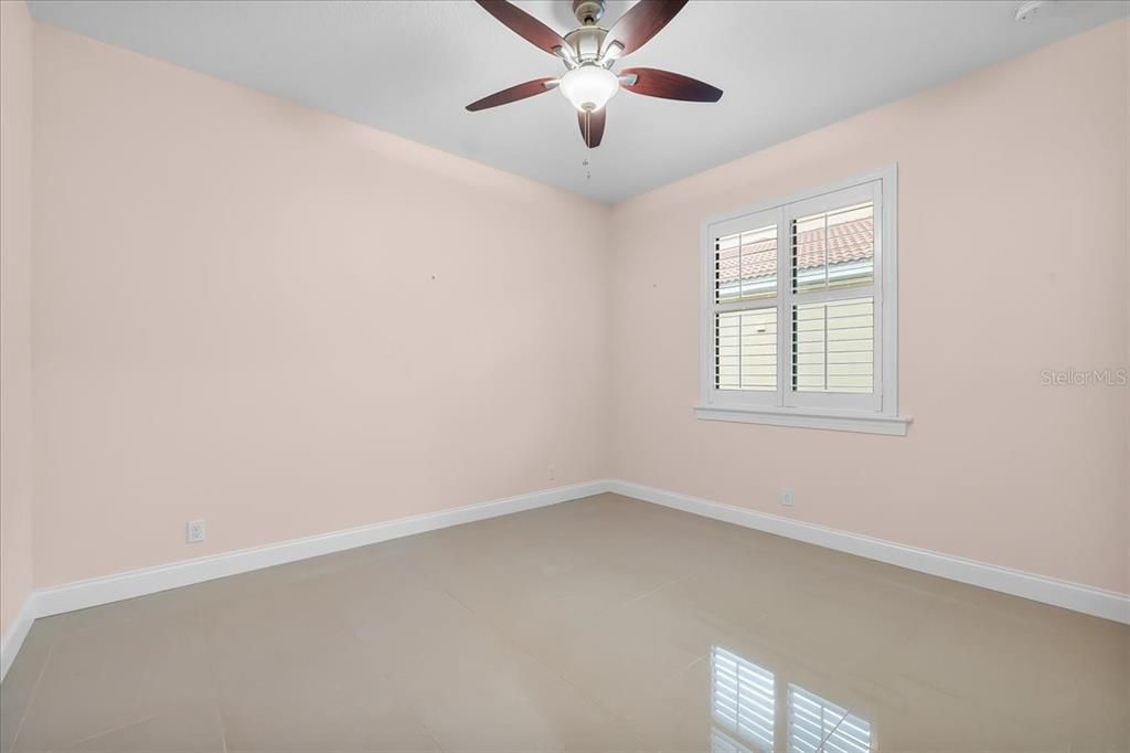 合同活跃: $699,998 (4 贝兹, 3 浴室, 2700 平方英尺)