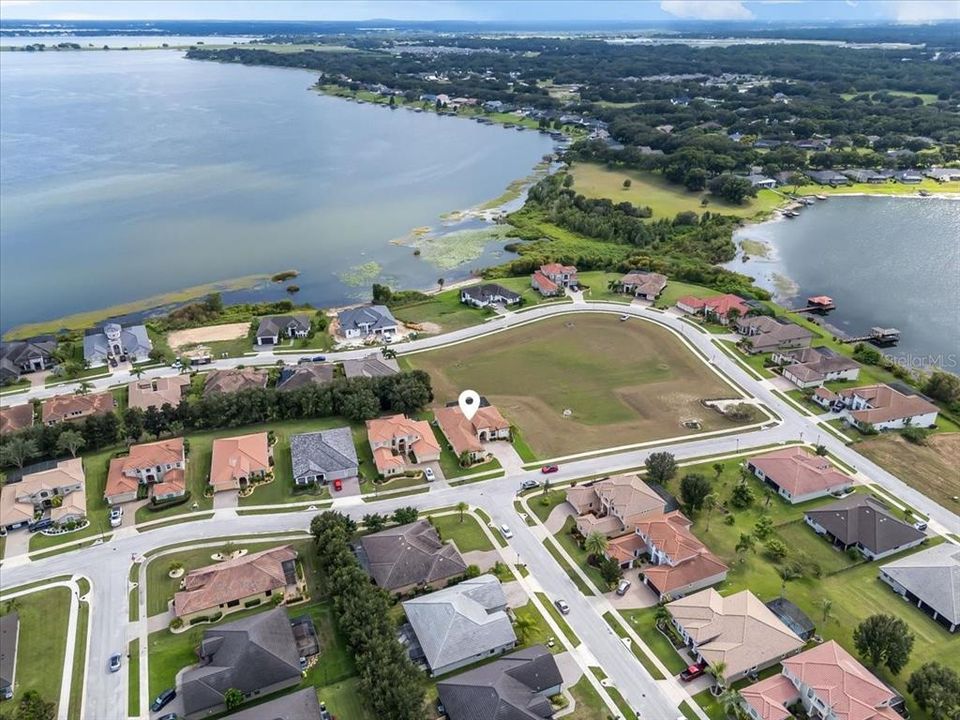 合同活跃: $699,998 (4 贝兹, 3 浴室, 2700 平方英尺)