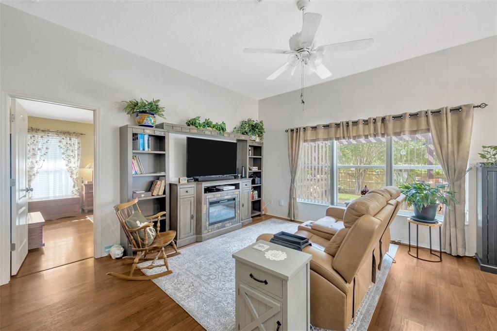 For Rent: $2,300 (3 beds, 2 baths, 1616 Square Feet)