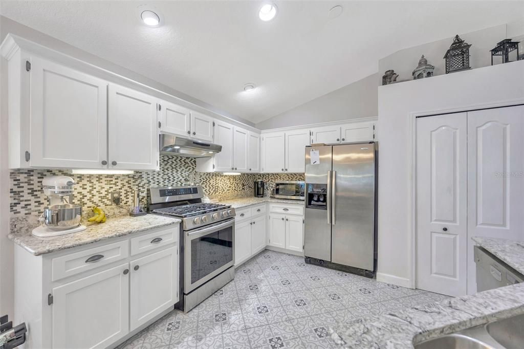 For Rent: $2,300 (3 beds, 2 baths, 1616 Square Feet)