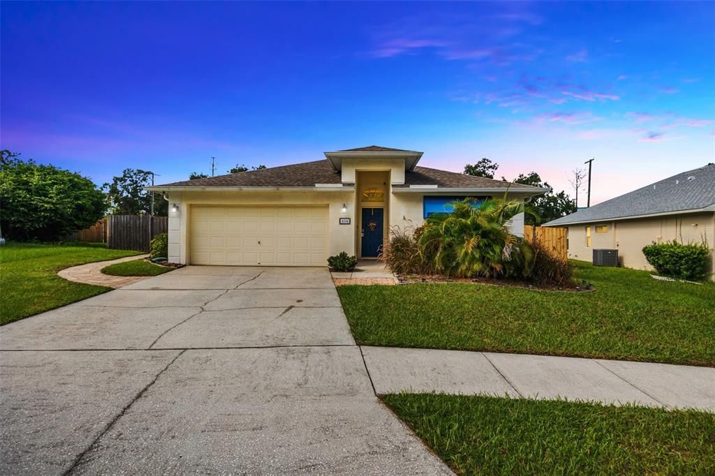 For Rent: $2,300 (3 beds, 2 baths, 1616 Square Feet)