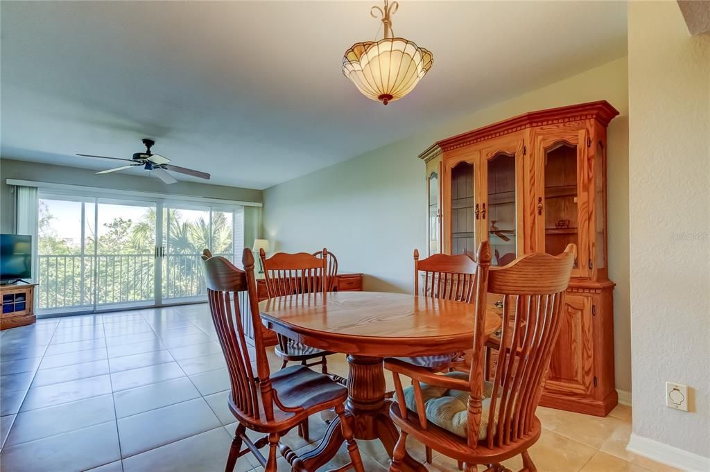 На продажу: $445,000 (3 спален, 3 ванн, 1749 Квадратных фут)