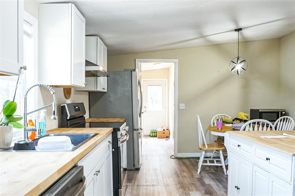 Activo con contrato: $250,000 (3 camas, 2 baños, 1242 Pies cuadrados)