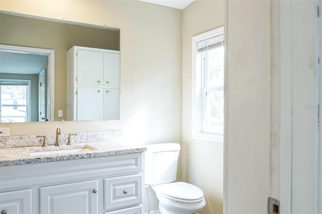 Activo con contrato: $250,000 (3 camas, 2 baños, 1242 Pies cuadrados)