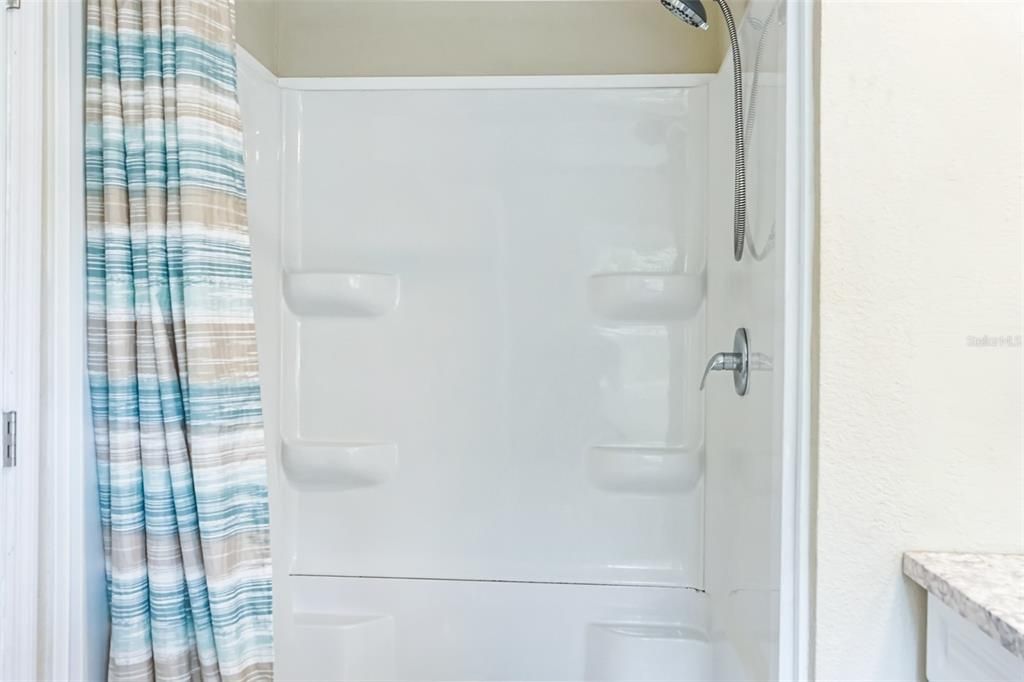 Activo con contrato: $250,000 (3 camas, 2 baños, 1242 Pies cuadrados)