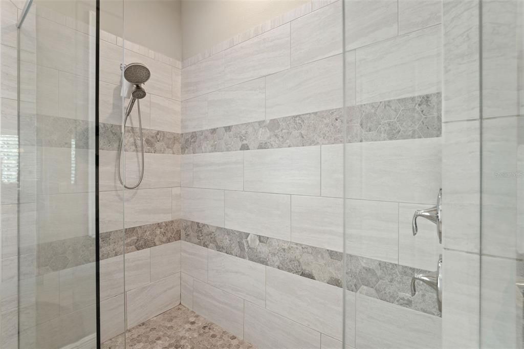 Activo con contrato: $1,500,000 (4 camas, 3 baños, 3546 Pies cuadrados)