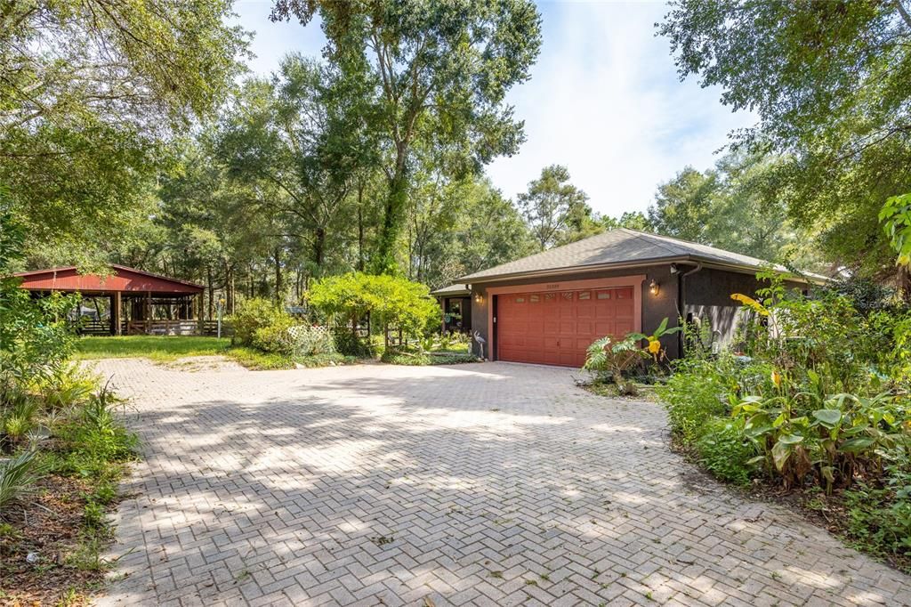 Active With Contract: $600,000 (3 beds, 2 baths, 1880 Square Feet)