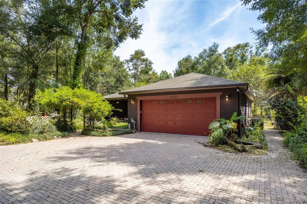 Active With Contract: $600,000 (3 beds, 2 baths, 1880 Square Feet)