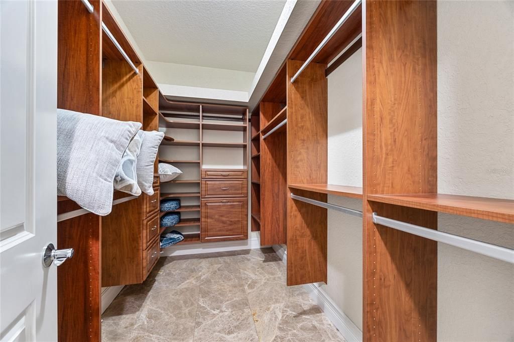 Active With Contract: $600,000 (3 beds, 2 baths, 1880 Square Feet)