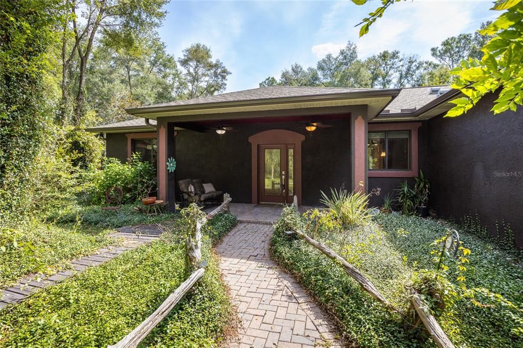 Active With Contract: $600,000 (3 beds, 2 baths, 1880 Square Feet)