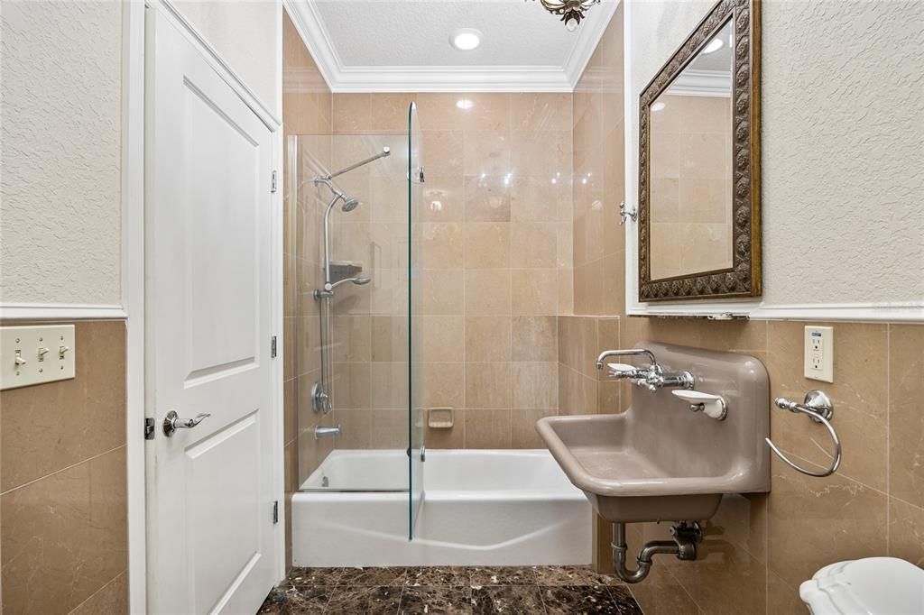 Active With Contract: $600,000 (3 beds, 2 baths, 1880 Square Feet)