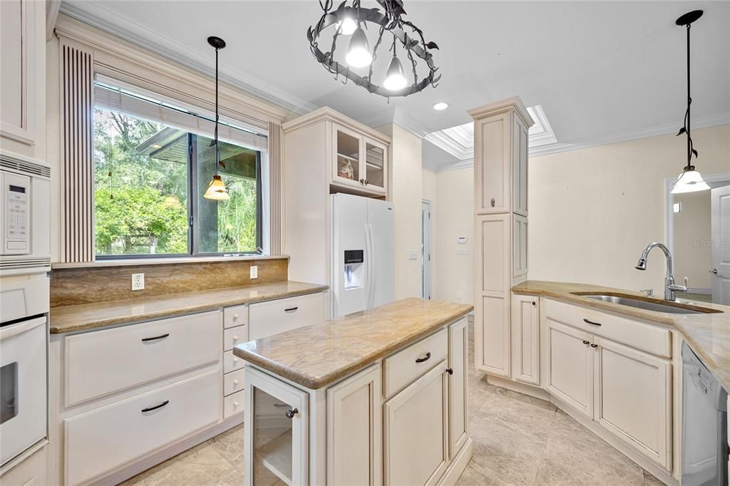 Active With Contract: $600,000 (3 beds, 2 baths, 1880 Square Feet)