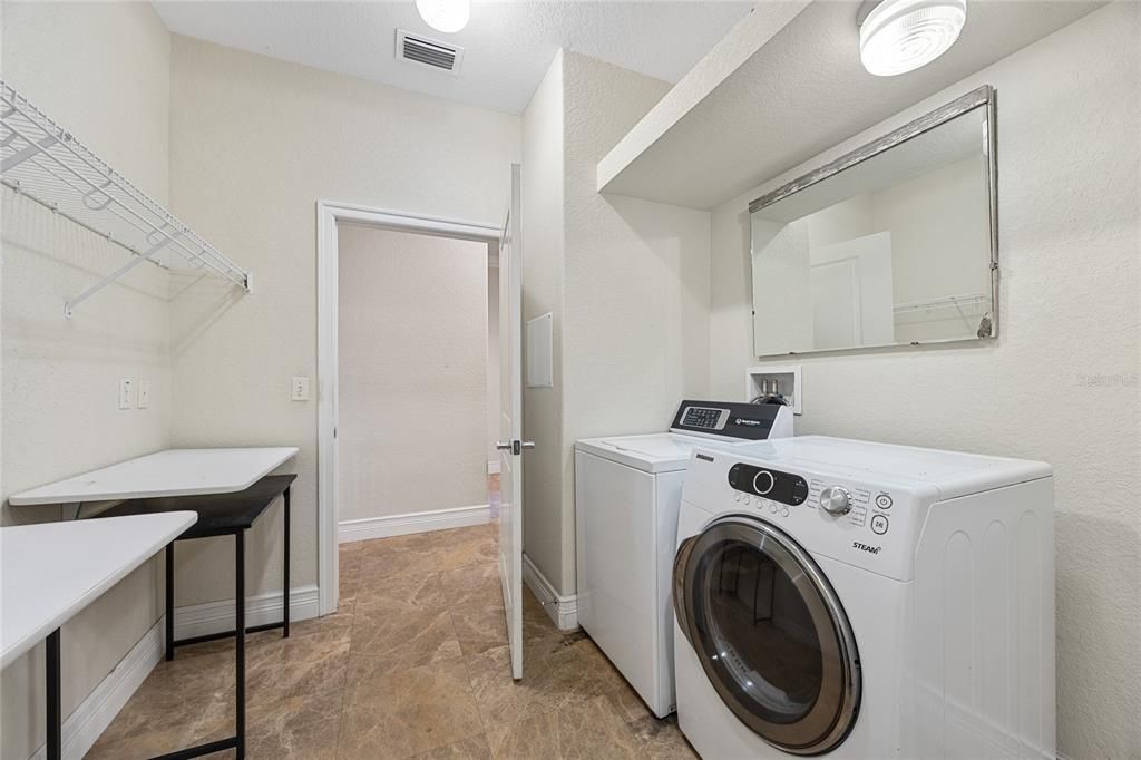 Active With Contract: $600,000 (3 beds, 2 baths, 1880 Square Feet)