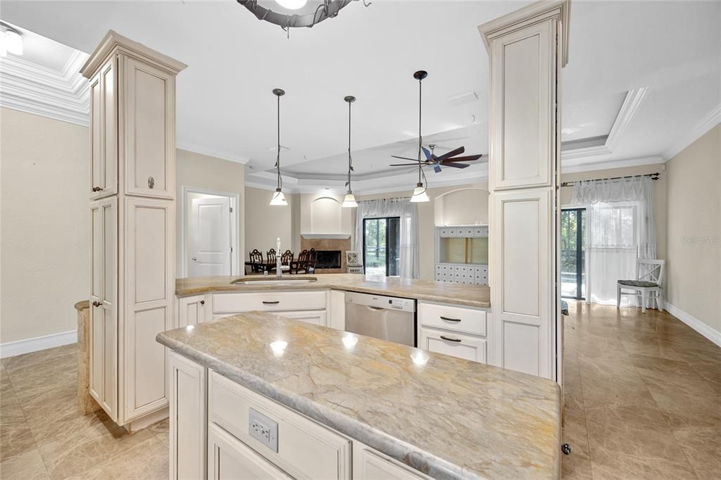 Active With Contract: $600,000 (3 beds, 2 baths, 1880 Square Feet)