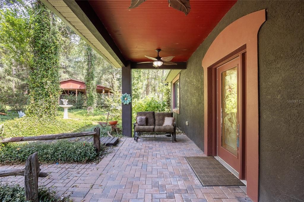 Active With Contract: $600,000 (3 beds, 2 baths, 1880 Square Feet)