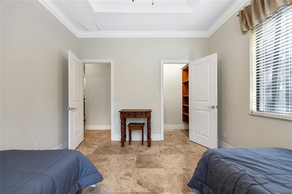 Active With Contract: $600,000 (3 beds, 2 baths, 1880 Square Feet)