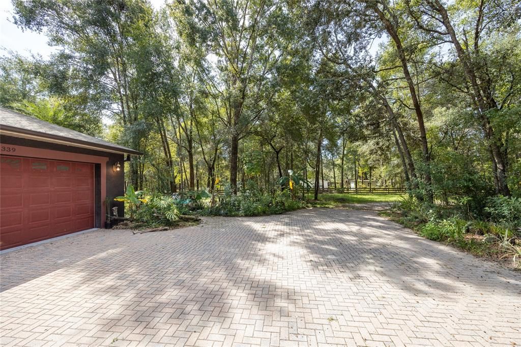 Active With Contract: $600,000 (3 beds, 2 baths, 1880 Square Feet)