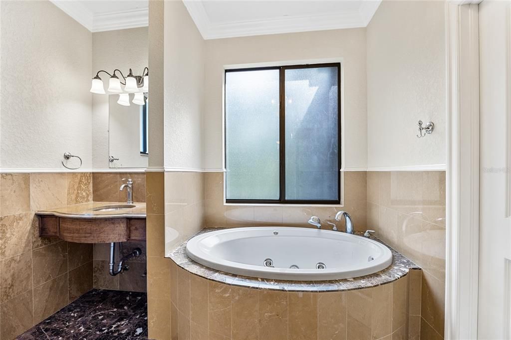 Active With Contract: $600,000 (3 beds, 2 baths, 1880 Square Feet)