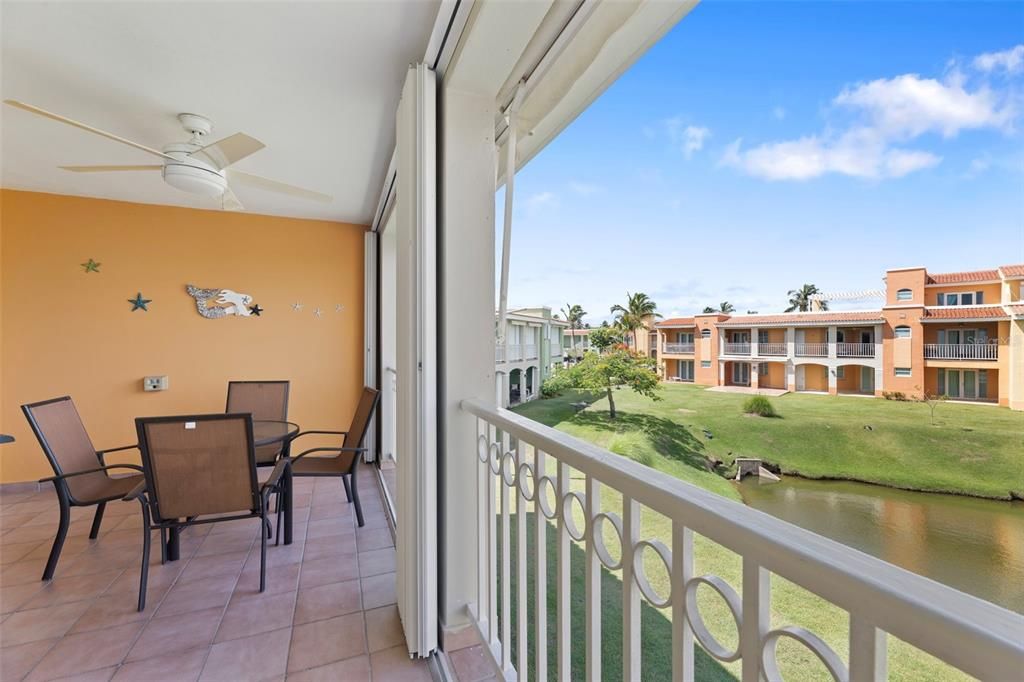 For Sale: $575,000 (3 beds, 3 baths, 2400 Square Feet)