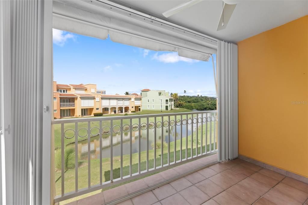 For Sale: $575,000 (3 beds, 3 baths, 2400 Square Feet)