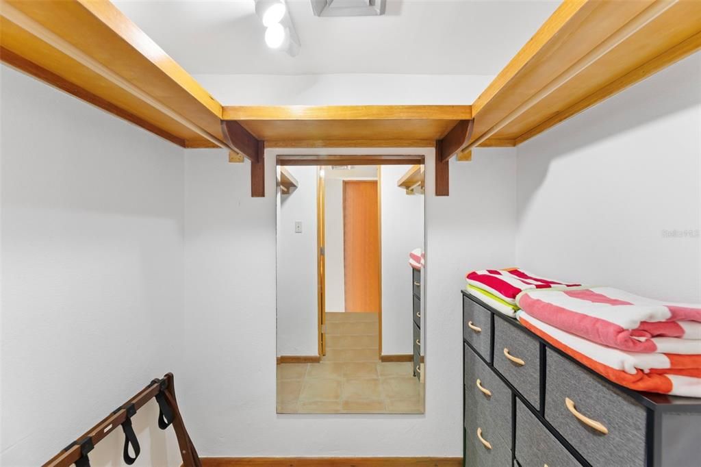 For Sale: $575,000 (3 beds, 3 baths, 2400 Square Feet)