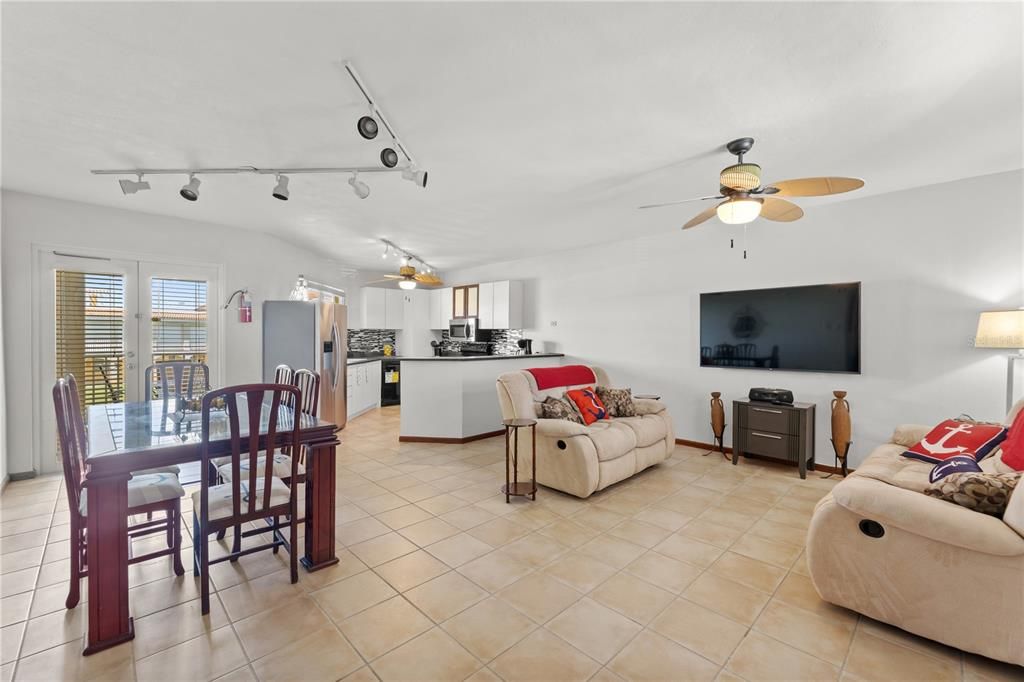 For Sale: $575,000 (3 beds, 3 baths, 2400 Square Feet)