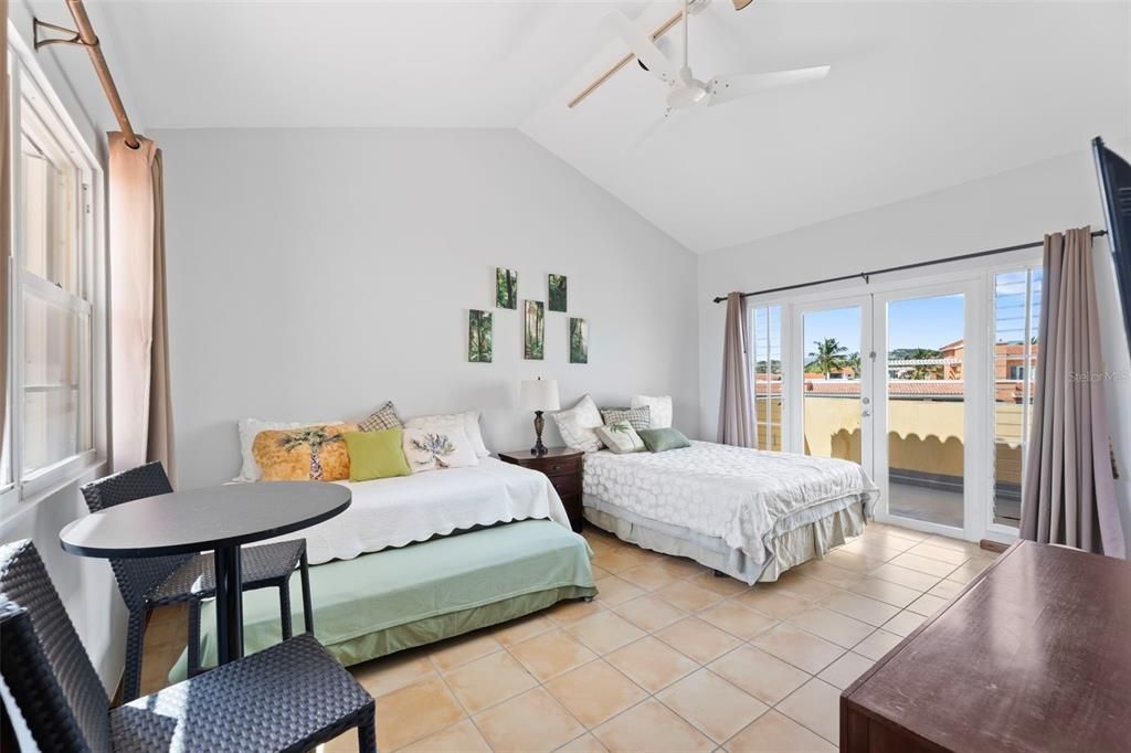 For Sale: $575,000 (3 beds, 3 baths, 2400 Square Feet)