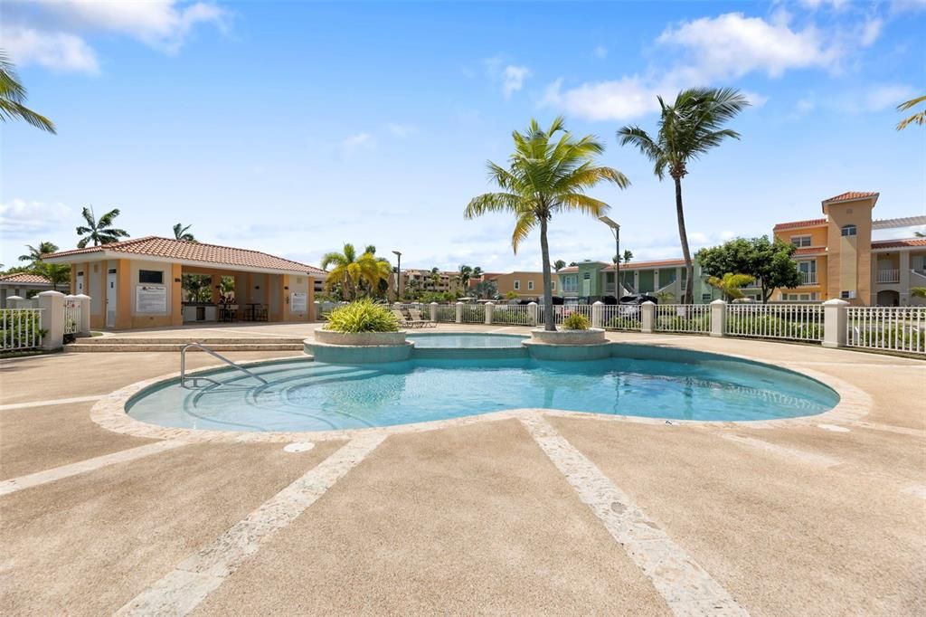 For Sale: $575,000 (3 beds, 3 baths, 2400 Square Feet)