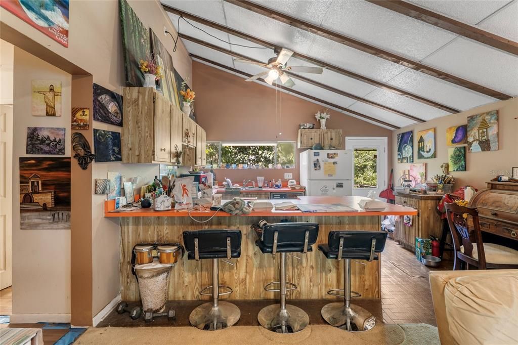 На продажу: $995,405 (0.55 acres)