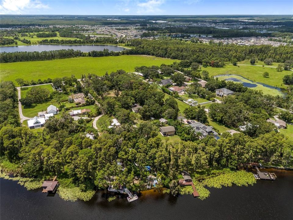 На продажу: $995,405 (0.55 acres)