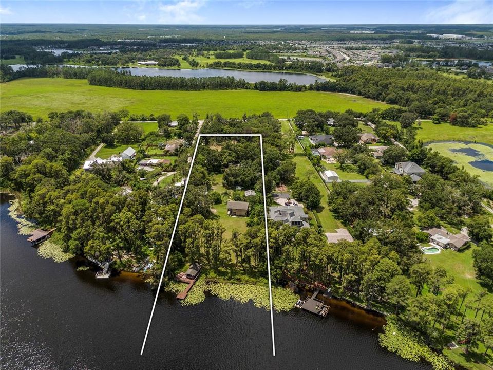 На продажу: $995,405 (0.55 acres)