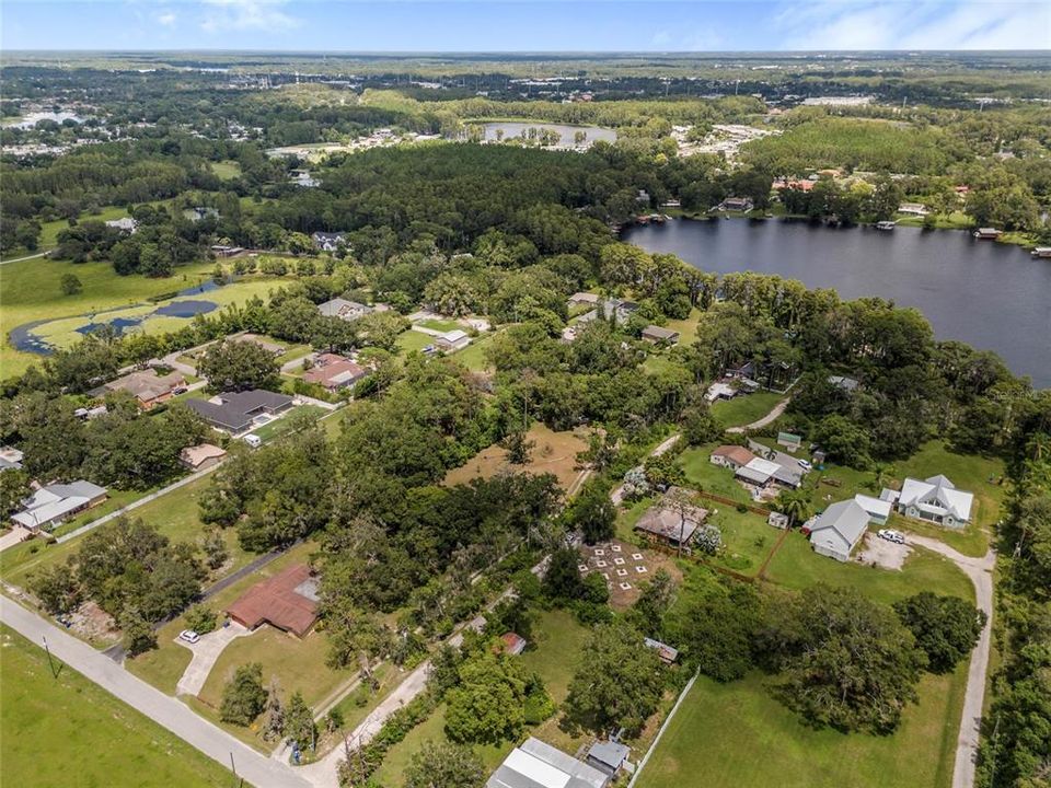 На продажу: $995,405 (0.55 acres)