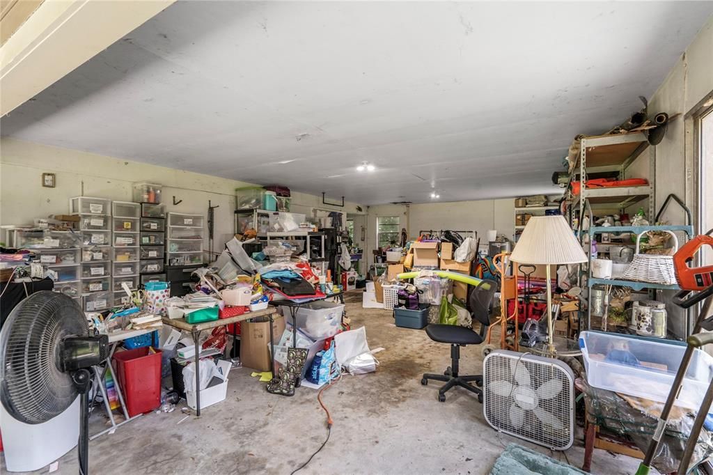 На продажу: $995,405 (0.55 acres)