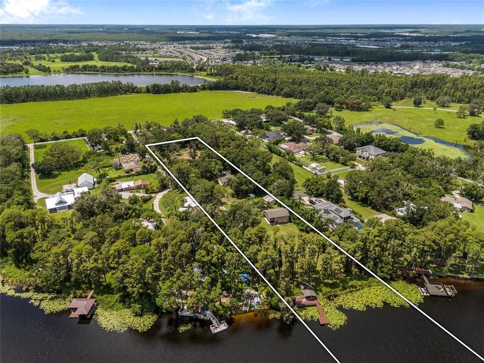 На продажу: $995,405 (0.55 acres)