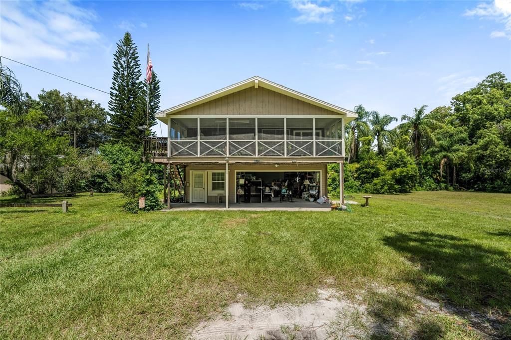 На продажу: $995,405 (0.55 acres)