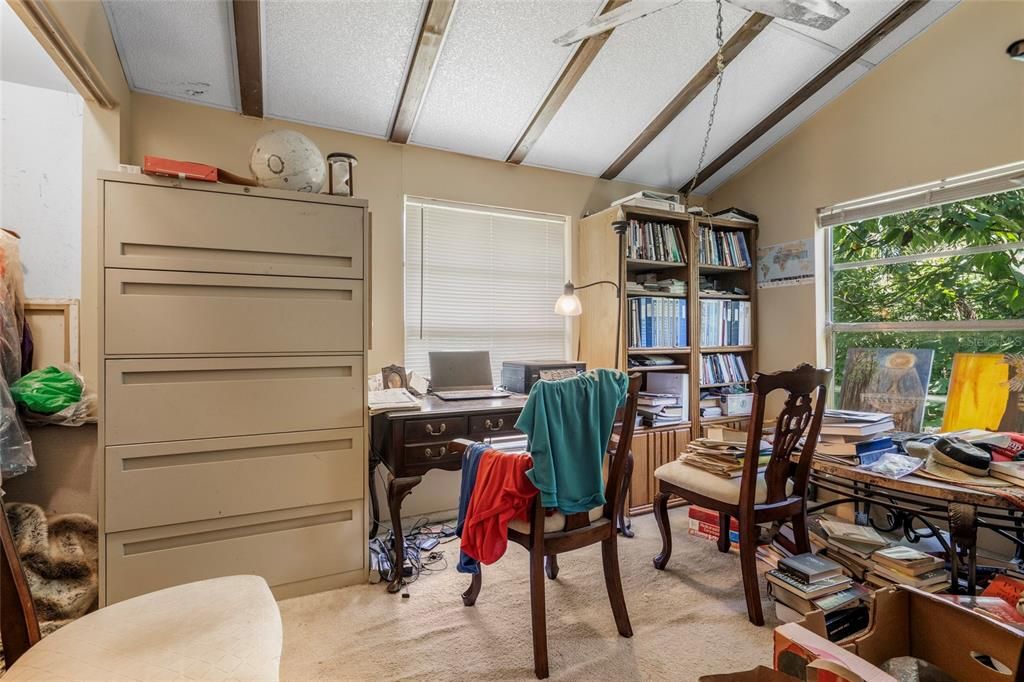 На продажу: $995,405 (0.55 acres)