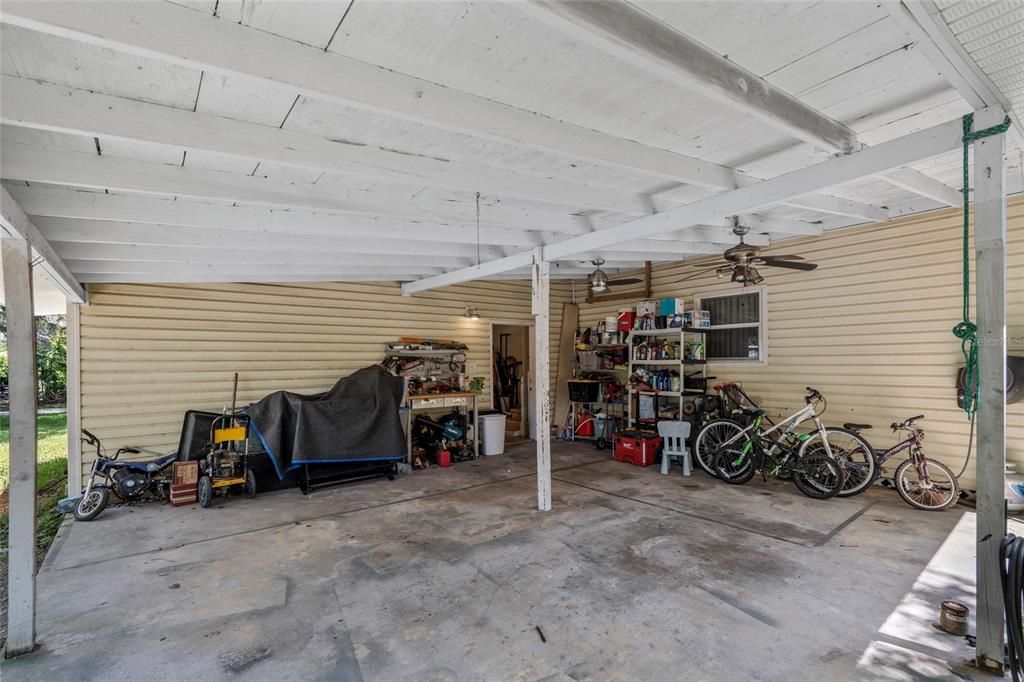 На продажу: $995,405 (0.55 acres)