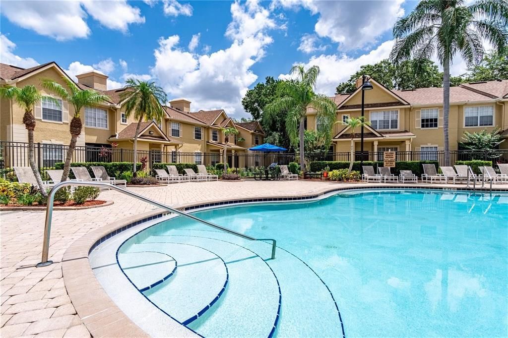 合同活跃: $1,295 (1 贝兹, 1 浴室, 708 平方英尺)